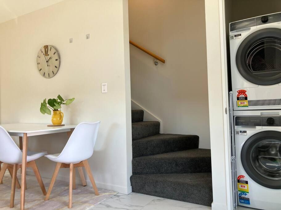 2-Bedroom Ensuite, Close To City, Comfortable, Accessible With Own Parking Christchurch Exterior foto